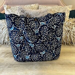 VERA BRADLEY Petal Splash Large Toggle Tote Blue White Bursts 2 Handles Travel